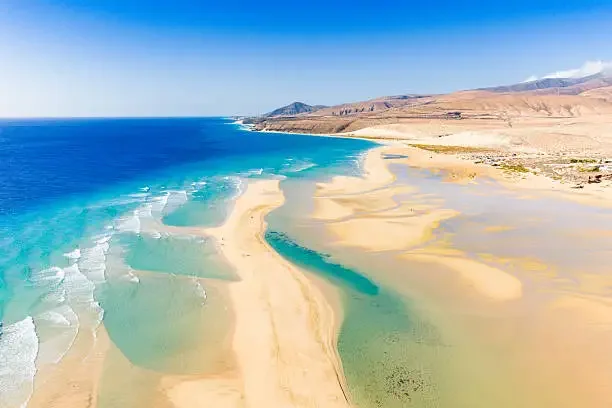 FUERTEVENTURA - loty czarterowe z Poznania, Katowic i Warszawy za 670 zł, bagaż rejestrowany 20 kg w cenie, 26 października - 2 listopada