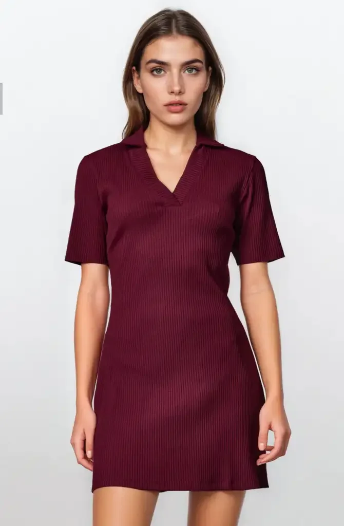 Bordowa Prążkowana sukienka midi z krótkim rękawem XS-XL za 14,99 zł (rozm. XS-XL) – Sinsay