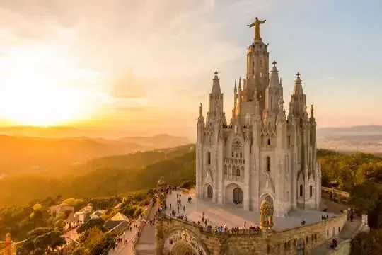 ✈️ Barcelona za 819 zł! Loty z Krakowa + hotel ze śniadaniami (10-13 stycznia)